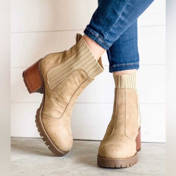 Yellow Box Booties in Sand Size 11 - Picture 2 of 7